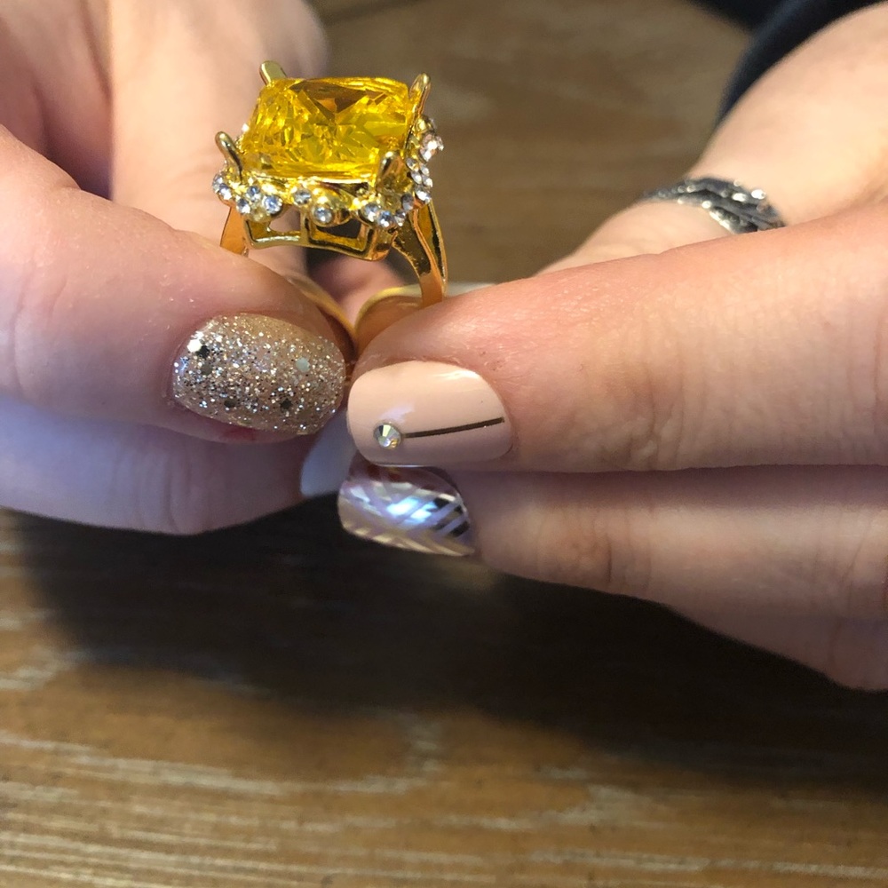 Stunning jumbo cocktail ring. Sz 6 NWOT